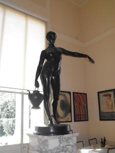 Portatrice d'cqua, bronzo, h.1,70 m,  Gall. Naz.Arte Moderna, Roma